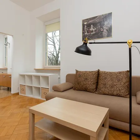 Apartment Downtown By The Park By Renters Warschau