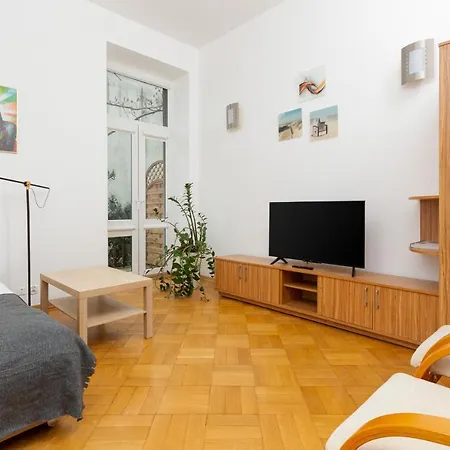 Apartment Downtown By The Park By Renters