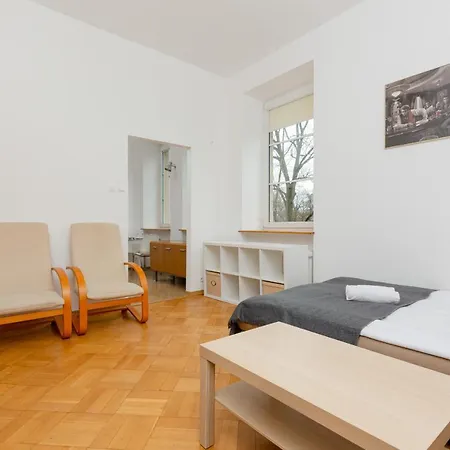 Apartment Downtown By The Park By Renters Warschau