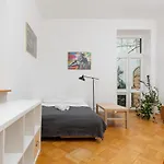 Downtown By The Park By Renters Apartmán
